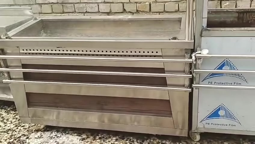 غراض  مطعم.. عارضتين طعام تركيه وعراقية وعربه قلي خمس عيون.. وطباخين اربع عيون واحد تركي ستيل والآخر عراقي  وكريل بركر عينين  وقداحه  ستيل اجنبي وميزين مطبخ ستيل ...  كلهم بمليون ونص... ليحتاحهم يتصل  الرقم.. ***********...
