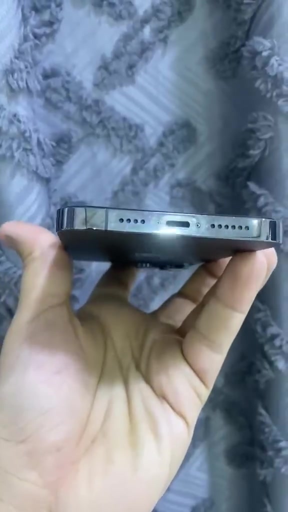 13 برو ماكس مكفول من كلشي 

ذاكره 512 
بطاريه 94 بلاد 

جهاز كلش جديد ماصار هواي من اخذته 

مكفول من كلشي خدش مابي 

ملحقاته كامله كارتون وشاحن 

سعر 635 وبي مجال 

تواصل ***********
