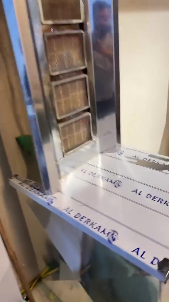 اسلام عليكم شباب
شوايات كص عدد 2
وحده جديده ولثانيه استعمال 5 ايام 
سعر الوحده 200 الف 

‭***********‬
