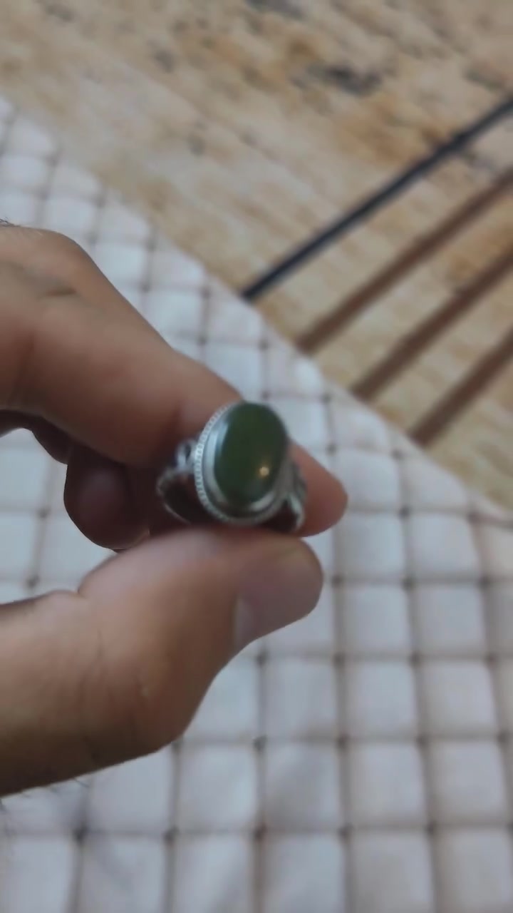 عقيق يماني • اخصر • دون نقش