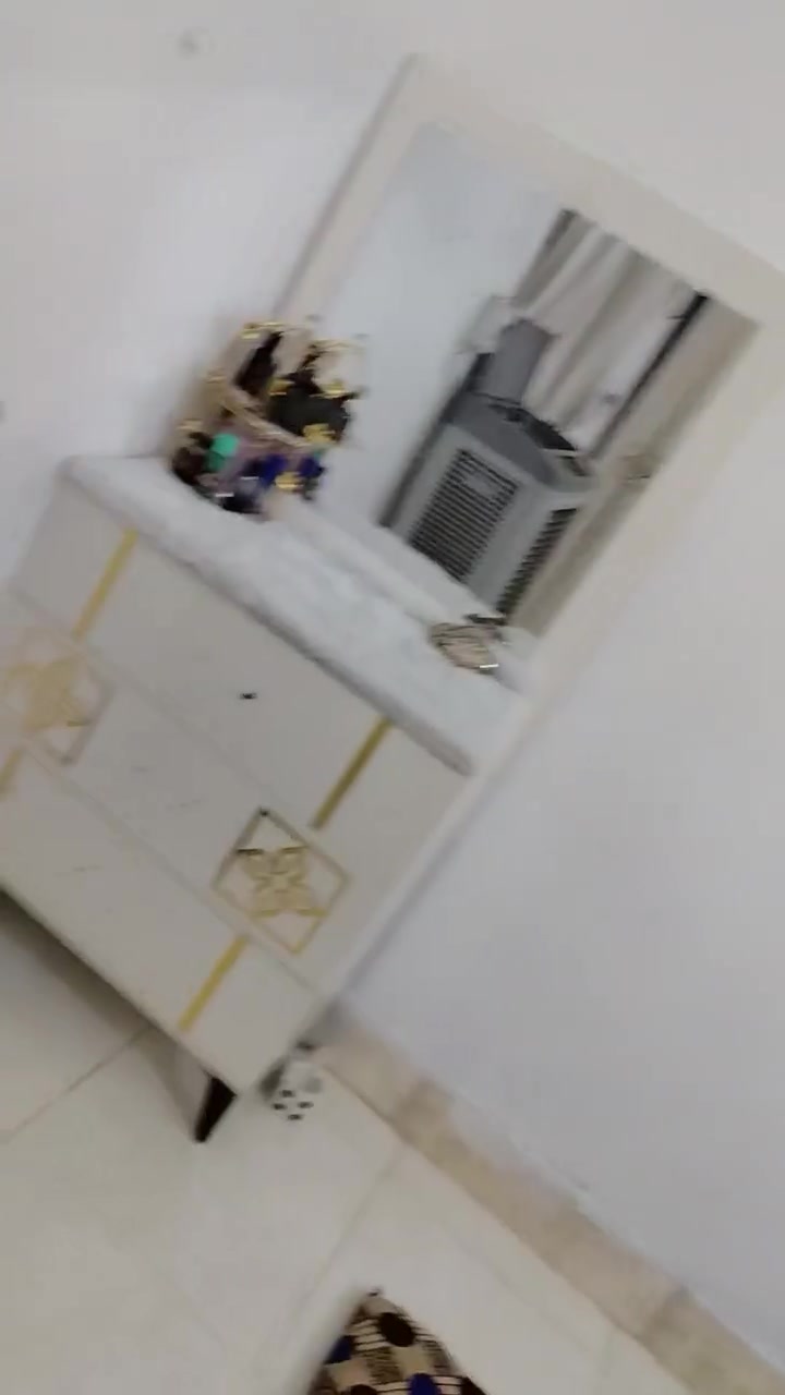 سلام عليكم غرفه للبيع سعرها 250قفل +بيها ضرر بس بسيط مكاني حي الامام علي قرب اسواق برتقاله
واتساب ***********
