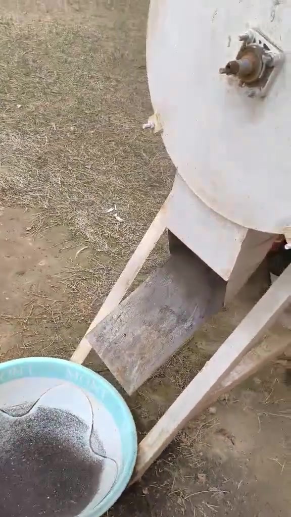 يا الله السلام عليكم جاروشه ذره وخبز يابس للبيع + ماطور اربعه حصان الاستفسار خاص او واتساب ***********
