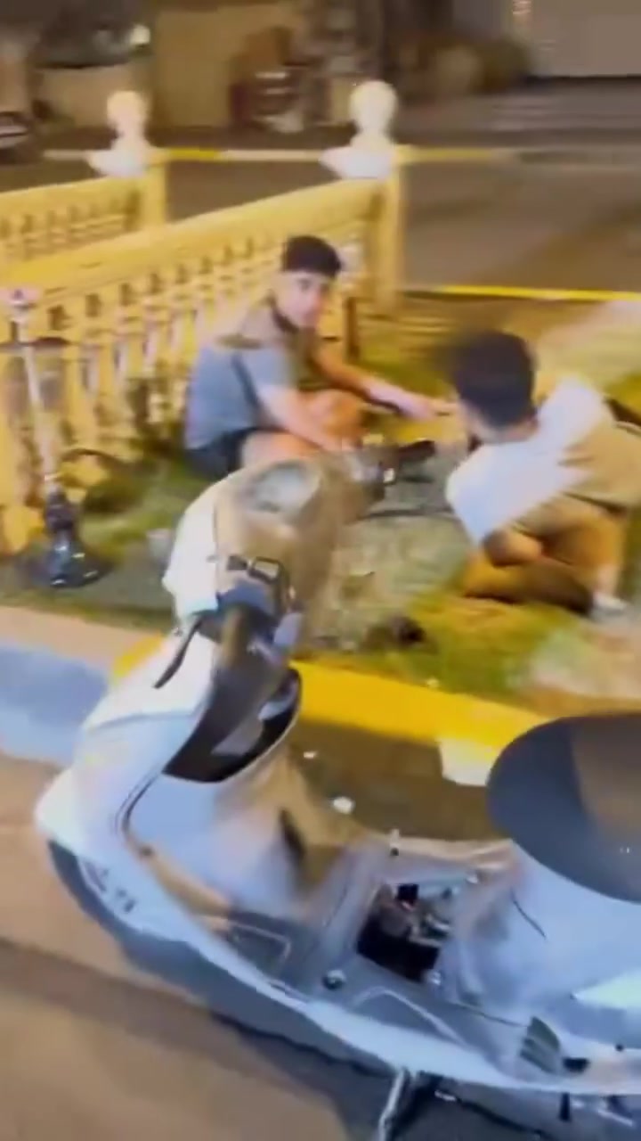 السلام عليكم ماكس منغولي للبيع شغاله سلف هندر نقصه باتري وهورن ولايت بيهه نقوصات بسيطه بيهه زوج تايرات جدد بيهه مكينه جديده مال رمبه مشدوده سعرها 350 وبيهه مجال مكاني بغداد الكريعات ***********
