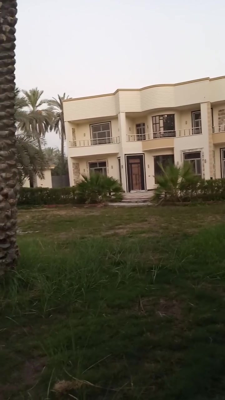 عرض مميز و راقي،،،، فلل عدد 2 مشيدة على دونم واجه 100متر كل نص دونم واجه 50 متر مع فله مساحة كل فله 300 متر تحت البناء ممكن يباع كل نص دونم مع فله او دونم كامل مع الفلل لمعرفة السعر الاتصال على الرقم ***********
سند العقار طابو ملك صرف 

الموقع شارع السيدة زينب ع قرب سوق الجرية عن الشارع العام 100 متر تبعد عن الامام 7 كيلو عشر دقائق بالسيارة 

الفلل نفس التصميم تماماً 

تحتوي كل فله على سبع غرف قسم منها سويت 

تحتوي كل فله على حديقة كبيرة مع شلال 

الفلل مسيجة بسياج 3 متر 

فله مع الاثاث و الاخرى بدون اثاث 

بناء راقي درجة اولى 🌹🌹🌹🌹
عرض مميز و راقي،،،، فلل عدد 2 مشيدة على دونم واجه 100متر كل نص دونم واجه 50 متر مع فله مساحة كل فله 300 متر تحت البناء ممكن يباع كل نص دونم مع فله او دونم كامل مع الفلل لمعرفة السعر الاتصال على الرقم ***********
