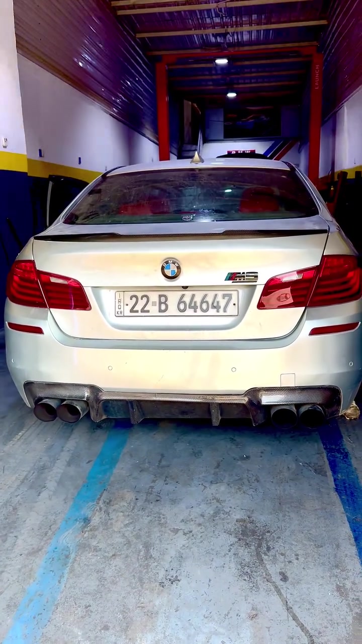 السلام عليكم m5 f10 bmw
للبيع محرك ٤.٤ تون توربو 
عليها تزويد هواي
بنيد كاربون فايبر جناح كاربون فاير 
دفيوزر كاربون فايبر دواخل 
عليها انتر كولر اكبر وداون بايب 
كير جديد محرك عليها ادامة كاملة 
تحتاج ملاحضات بسيطة لان متروكة 
كمبريسر وراديتر جديد مبدلهن بعدهن مامشحونات 
والحدادة كلها جديدة 
مصبوغة حزام بيها حادث صفحة سايق خفيف مصبوغة لتطابق اللون وسعرها مناسب 
للاستفسار متواجد واتس اب ***********
