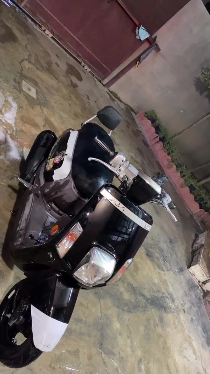 ماكس بوليس موديل 2011
نازله رمبه صار 4 اشهر 
دهن موتل 
السعر مليون 100 بيها مجال حك جيه
مكاني ديالى بعقوبه 
*********** واستاب فقط
