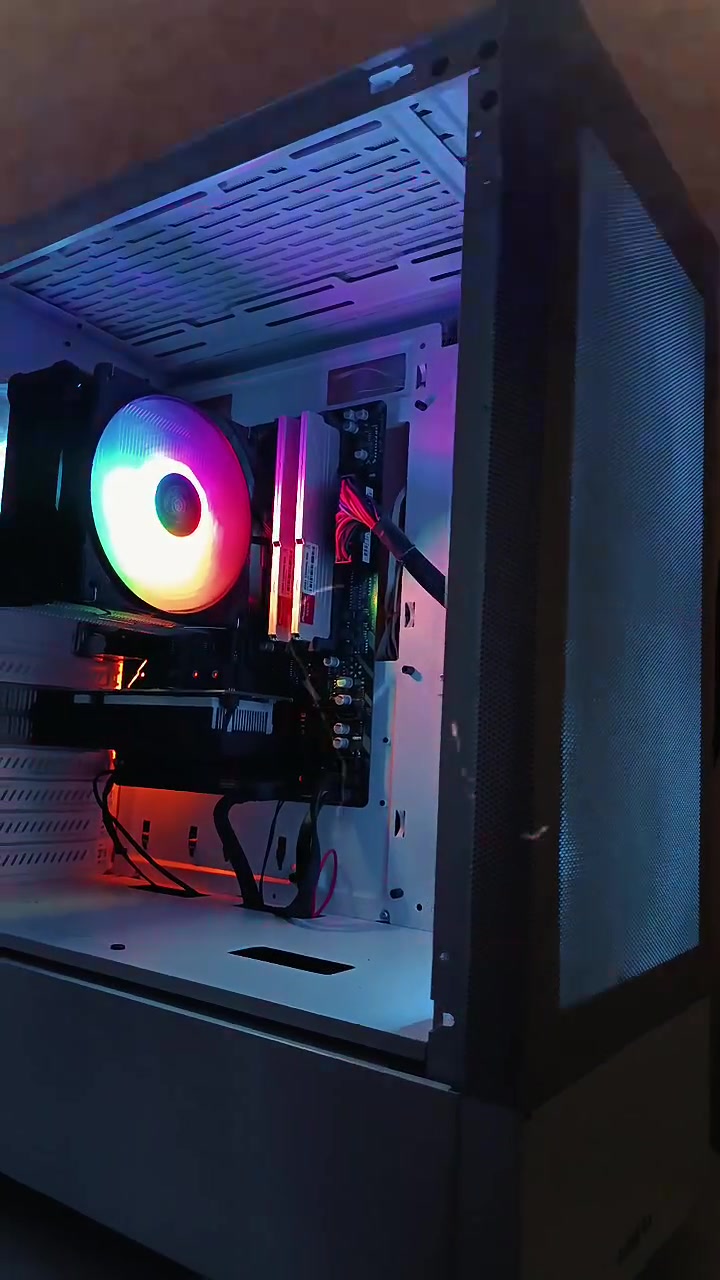 على بركه الله
🔥 للبيع PC Gaming / Workstation بحالة ممتازة 🔥
الجهاز نظيف ومواصفاته قوية ومناسب للألعاب، المونتاج، التصميم والاستخدام اليومي الثقيل.
🖥️ المواصفات:
• CPU: AMD Ryzen 7 3800X
• MB: Gigabyte B450M DS3H
• RAM: 8GB DDR4 3200MHz Crucial Ballistix RGB
• VGA: Gigabyte GTX 1650 4GB OC
• SSD: XG DATA 512GB
• HDD: 1TB Seagate Barracuda 7200RPM
• PSU: Thermaltake Lite Power 550W
• Case: Lian Li Lancool 205 Mesh

💰 السعر: 550,000 دينار
📞 للاستفسار والتواصل
***********

