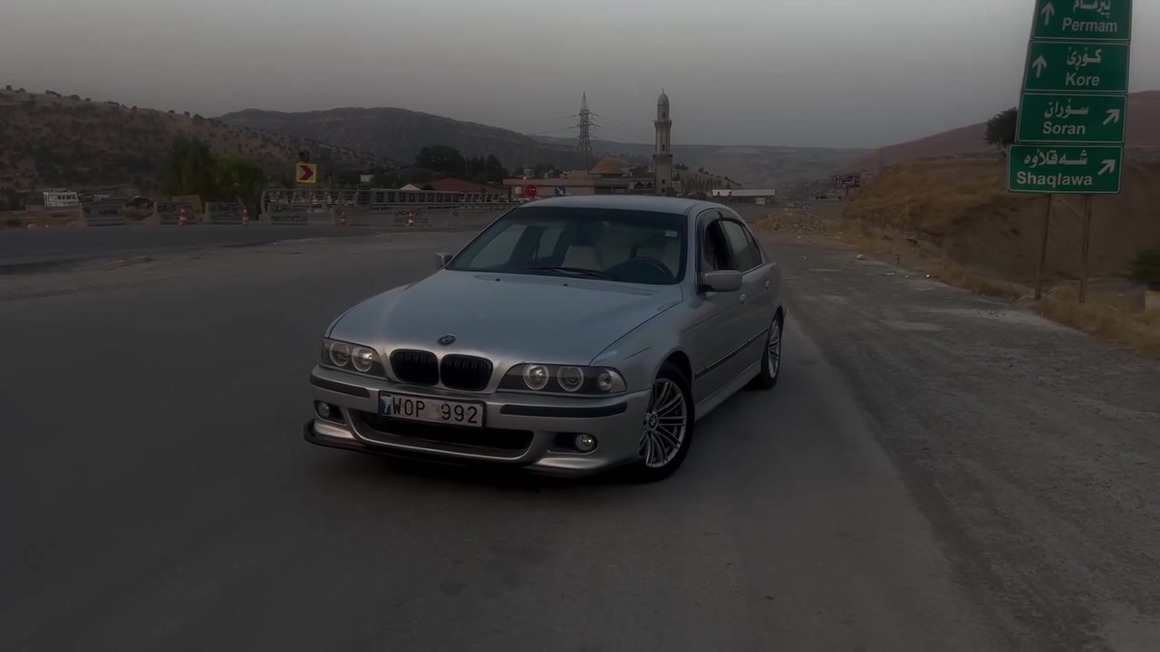 سەلام  bmw 528 بیلاد سەلارەکە زۆر جوانە
پشتوو پێشی Mمەنەفێستوو پاکانەی لەگەڵە 
گەر موشتەری تەلەفۆن بکە 
***********
