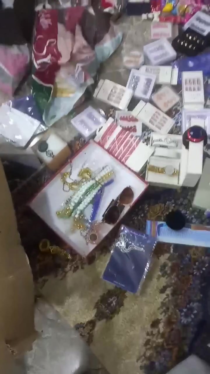 السلام عليكم غراض اكسسوارات نساء للبيع تصفيه محل ابيعهن كلهن الي يريدهن اساهل وياه للإستفسار ***********المكان حله
