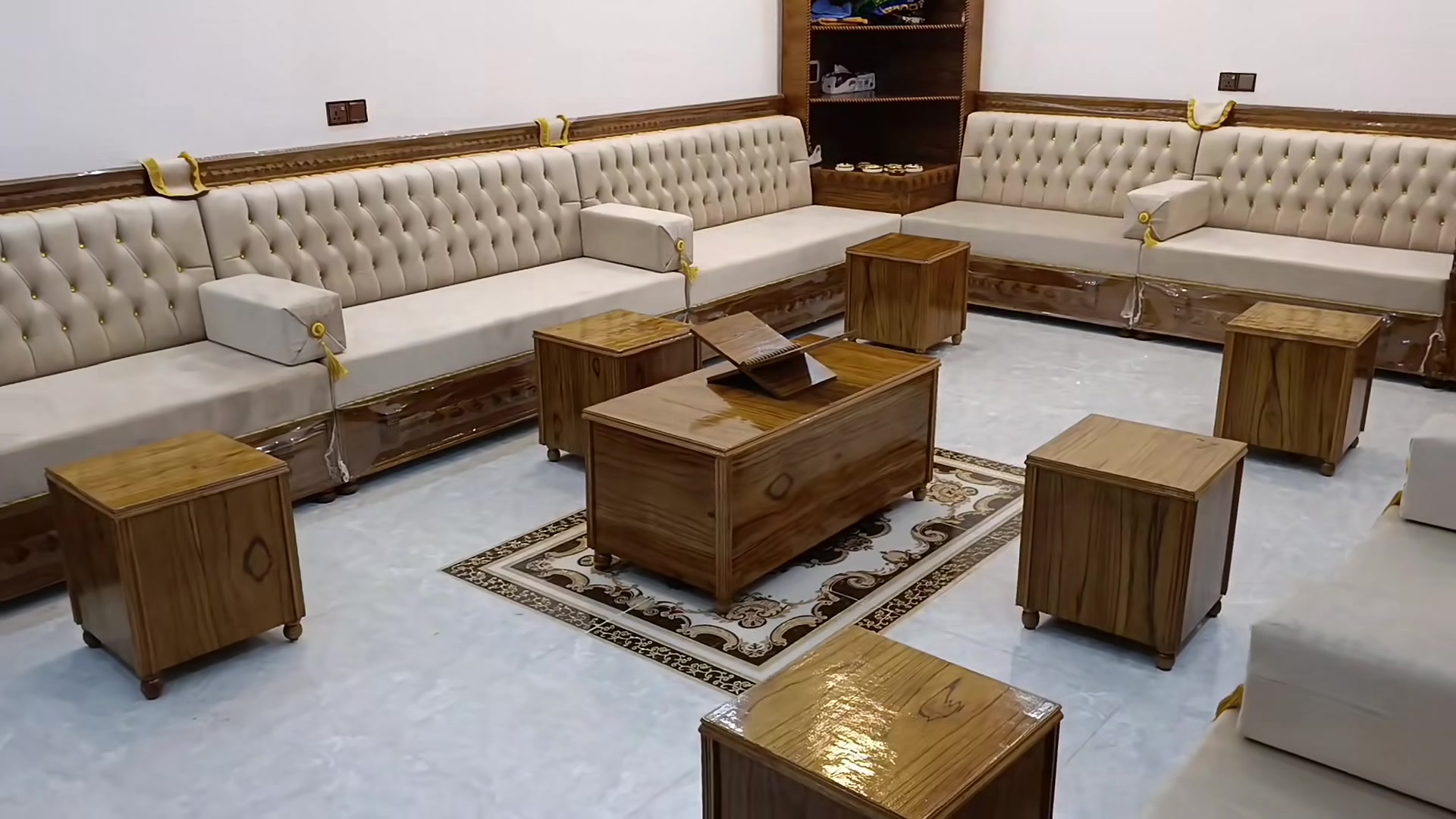 من انتاج معمل نجاره ودوشمة الغدير نعمل جميع الموديلات حسب الطلب العنوان ديالى خان بني سعد تقاطع شارع الدمن مجاور اسواق المصطفى للاستفسار مراسلة الصفحه او الاتصال على الرقم *********** يتوفر واتساب
