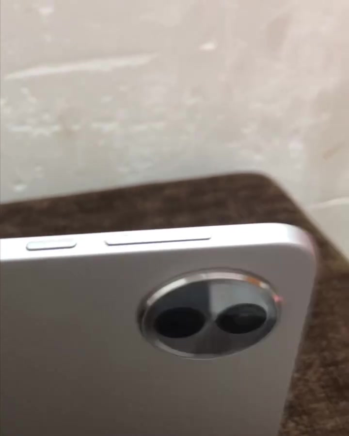 ايباد Honor pad 10 العادي
شاشته 120Hz 2.5K يعني يفيدك دراسة وافلام والعاب
بطاريته 10 الاف
الذاكرة 256 الرام 8+8
المعالج snapdragon 7gen3
سماعات 6 ستريو يعني تدخل بسينما
ملحقاته كاملة الكارتون وكل شي
نظيف 95% استعمال 6 اشهر
كيبورد بلوتوث بس زر واحد طايح ، قلم اونر اصلي ، شاحنته الاصلية ، لزكة اصلية بيها خدش بسيط والشاشة مابيها  اي خدش
مكاني ذي قار ، السعر 400 قفل
***********
