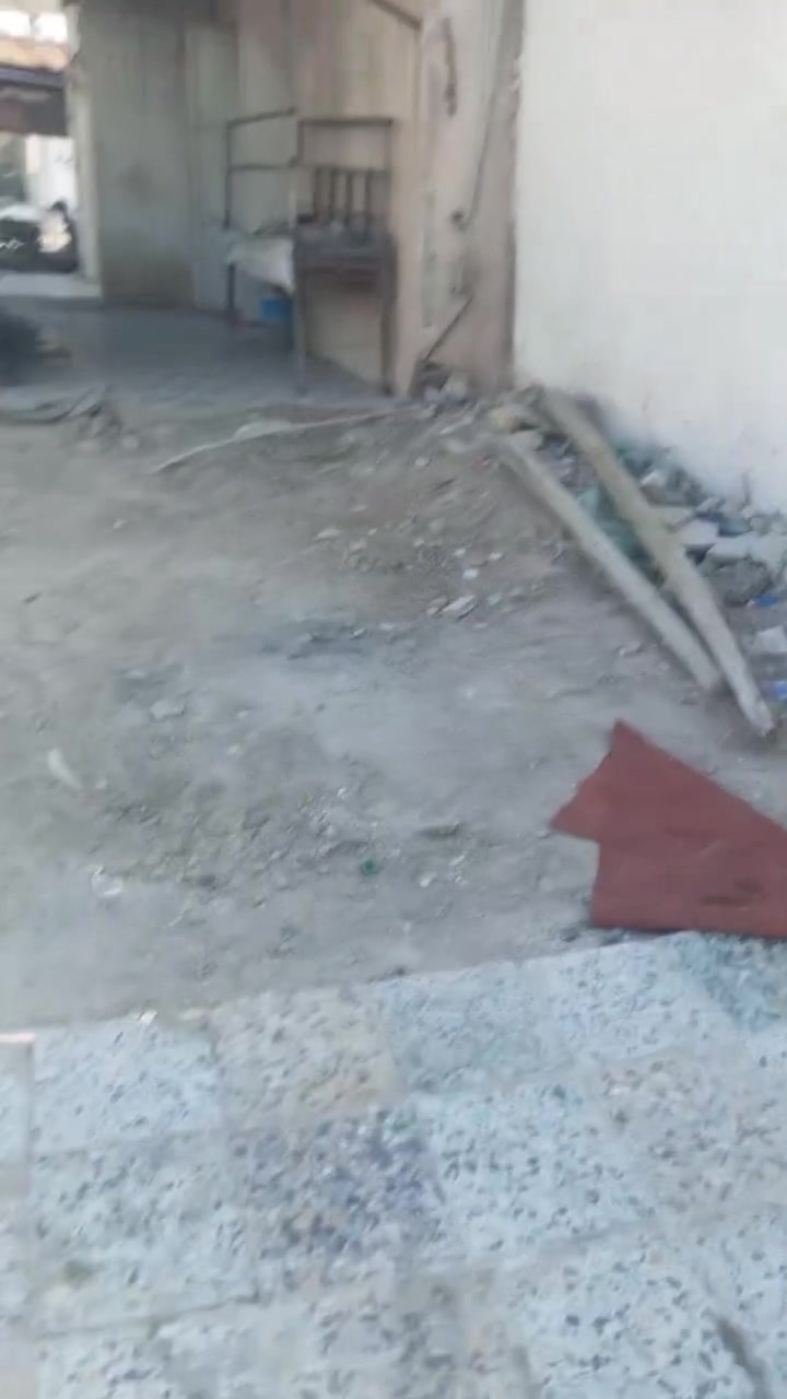 بيت حواسم مامعوض المساحه 160متر بيه غرفتين وصاله واستقبال وصحيات ومطبخ بيت نضيف الله شهد وعله شارع معرفت سعر عله رقم ***********
