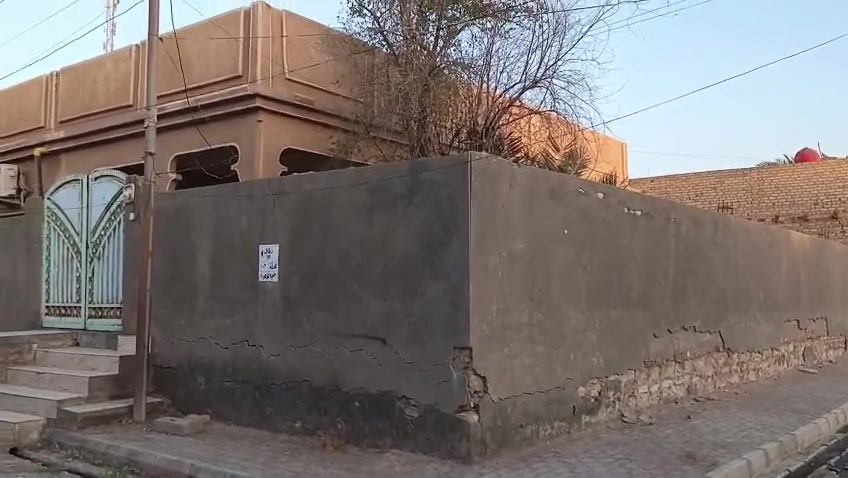 بيت ركن مساحته كبيرة تبلغ (٤٨٠)متر في نهاية نزلة الصناعة في ام العصافير (حي الزهراء) مقابل الشارع الرئيس ، يعني لا يوجد امامه اي بناء ..للأستفسار عن السعر  الاتصال على الرقم 

***********
او الرقم ‏***********‏
