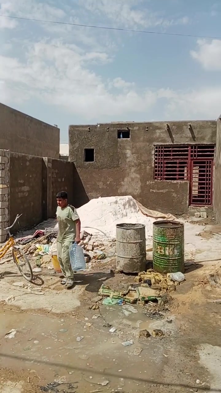 بيت 210م  شارع حولي الجمعيه ابو صخير هيكل غرفتين وصاله ومص مطبخ واستقبال خريطه كامله ملبوخ اسمنت وجص عوزه بيتونه وسياج وبورك  حي الجناين خلف جامع ال شبل مباشره مسجل ومشمول بالتطويب  سعره 40 مليون  الاتصال *********** وأنساب بي
