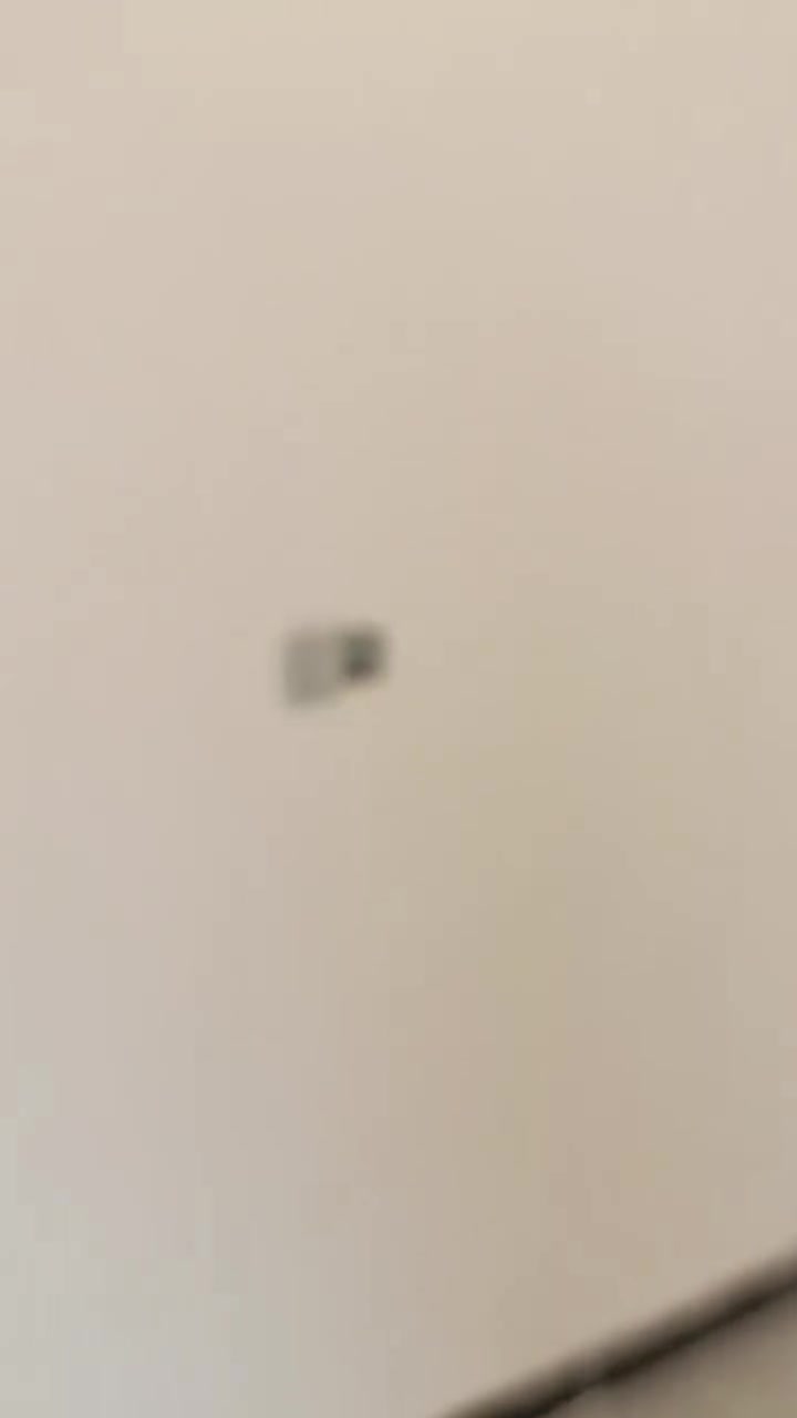 قبل وبعد العمل لغرفه في منطقه المعالف شارع 40 سقف واضلاع  ابيض وضلع لون فانيلا لاتيه سعر الغرفه  كرسته وعمل 200 الف دينار صبغ اردني المنشأ الي يحب يشتغل يتفضل ***********

