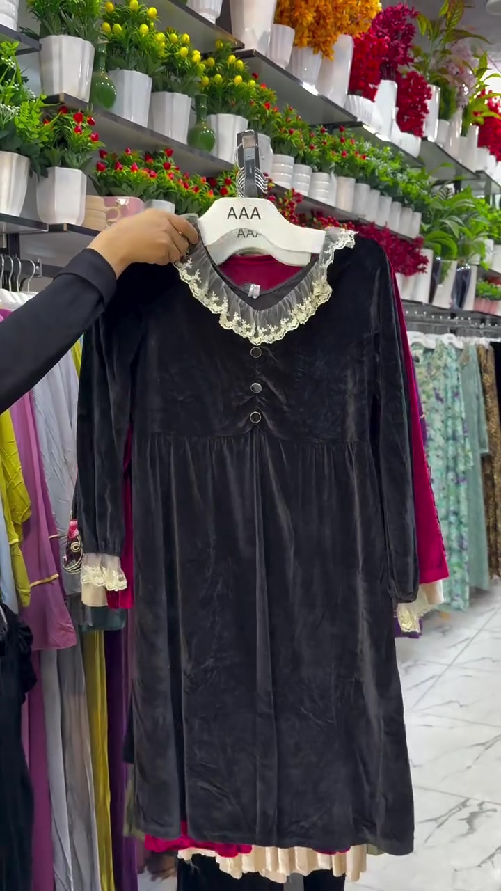 اقوى على على الفساتين 👗👌🔥
السعر 5 الف دينار 🔥🔥🔥💪
العنوان سوق سومر بعد الاستداره الثانيه ب 50 متر على اليمين
