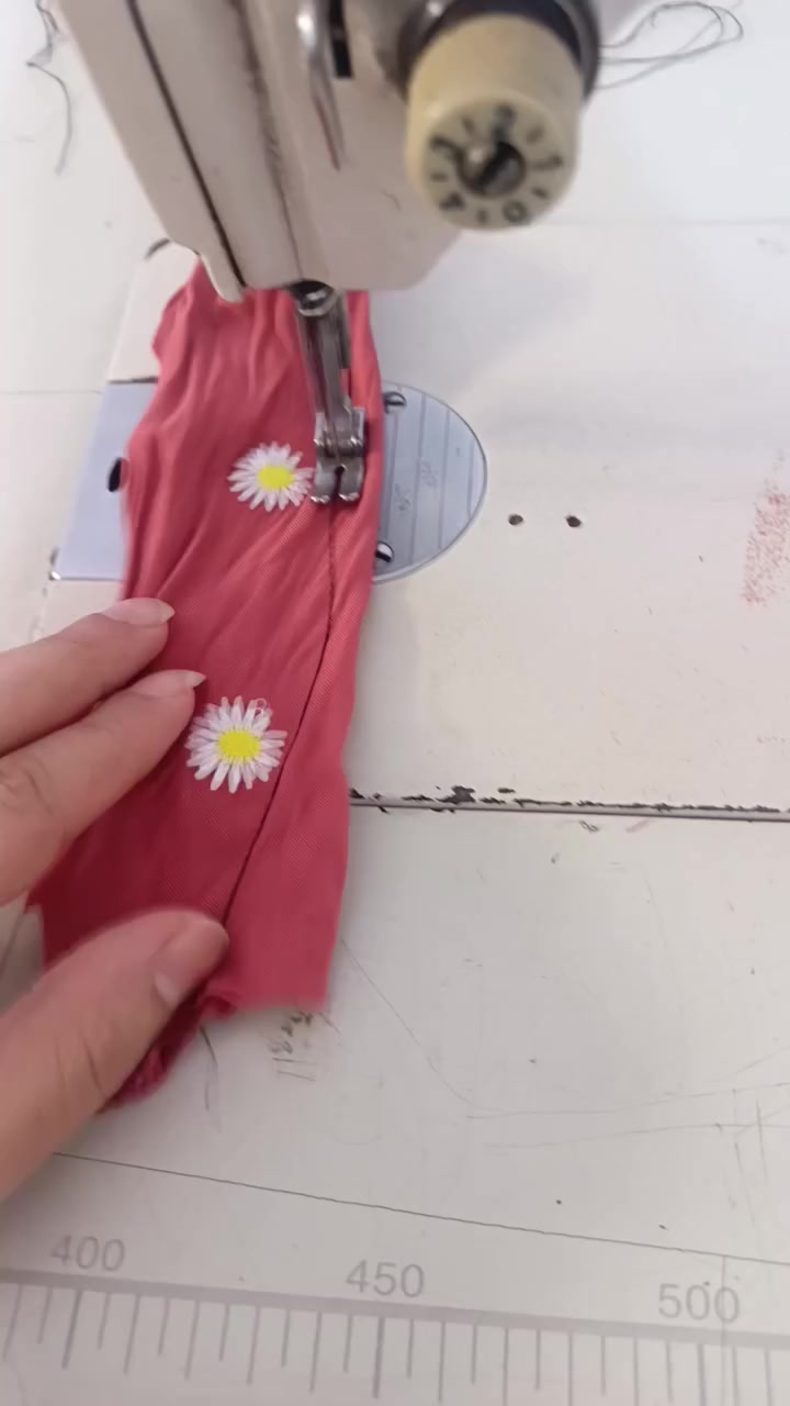 مكينه خياطه جمسي خياطها يخبل نضيفه مثل الصوره 225 بيها مجال بسيط ***********
