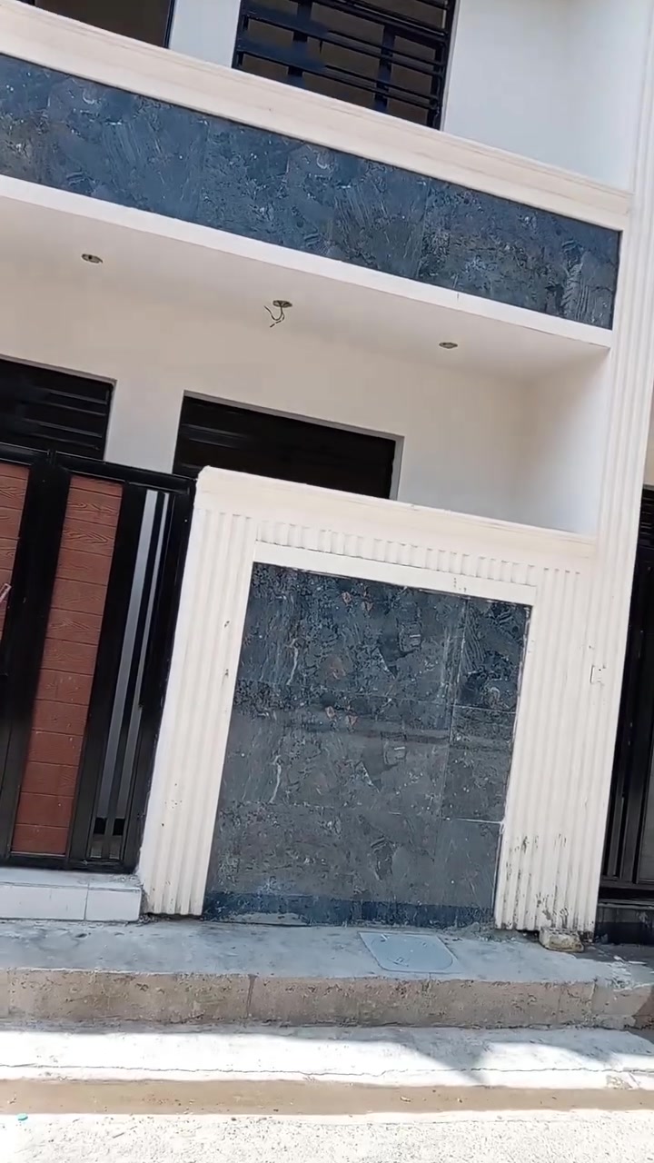 السلام عليكم بيت للبيع ٤٠ متر تلسيم مفتاح الشعب السريدات القديمه  سند ٢٥ خدمات ماء مجاري كهرباء شارع تبليط قرب سكله حقي مدخل المنطقه قرب سيطره الشعب القديمه سعر55 رقم الهاتف ***********
