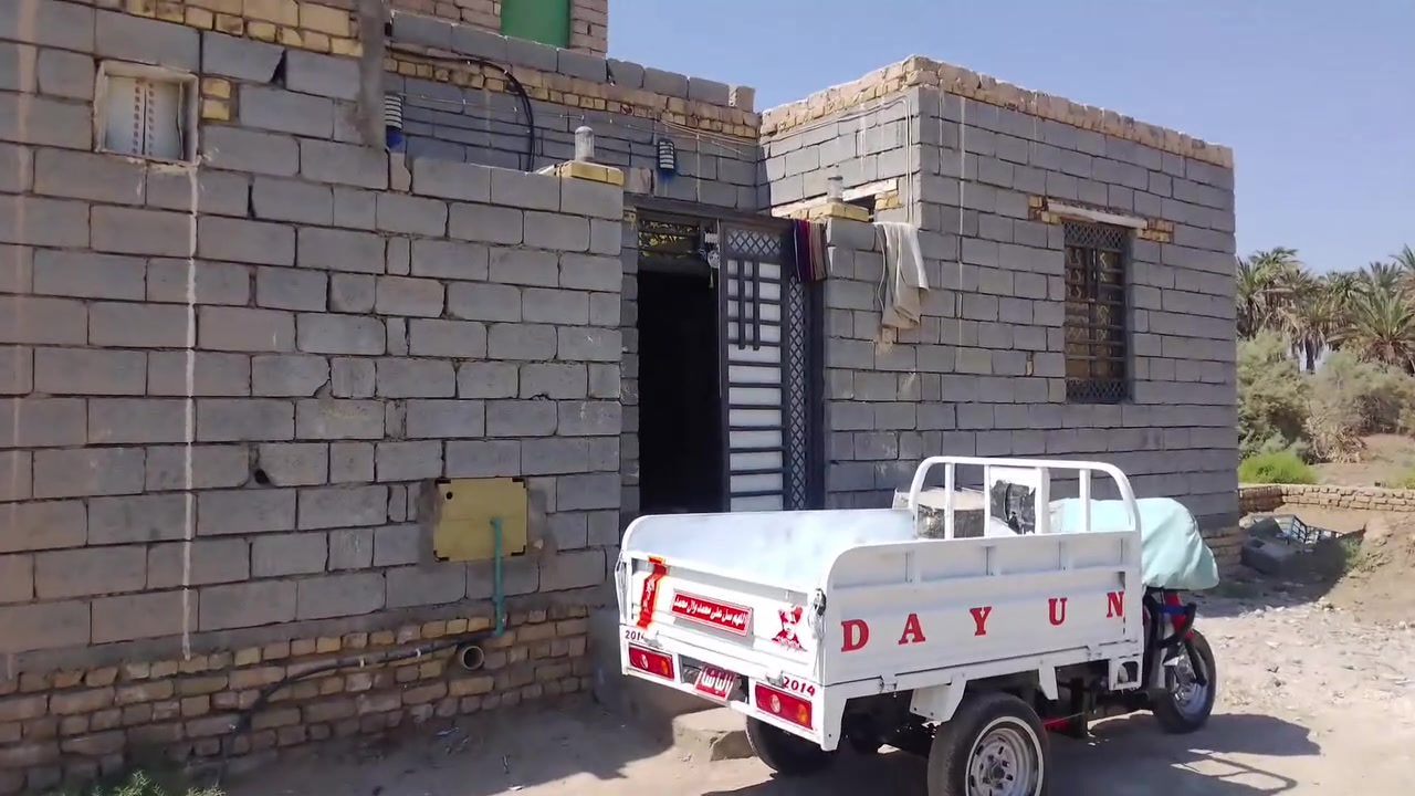 السلام عليكم
بيت البيع بناء جديد 

اللتفاصيل بالفيديو

المساحه 100متر 

يتكون من دونيه 

وغرفه وصاله ومطبخ 

وبيتونه جبيره 

ومنور وحمام داخلي 

وحمام خارجي 

المكان ناصريه مركز مقابل حي الصناعي  قرية البعلوان 

ماي كهرباء   جاهز وبيه وصل تطويب  

الانتصال عل رقم الهاتف 

***********
