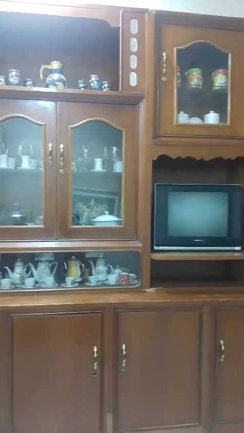 السلام عليكم 
للبيع معرض ديوان صاج داخل و خارج 
حطاطه مو سوكي مع هديه رمزيه 
بسعر 500الف قفل المكان الصوفيه 
للاتصال . ***********
