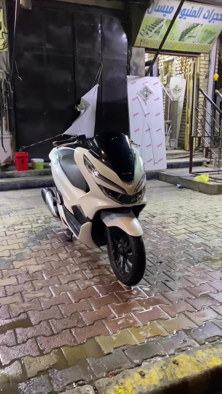 السلام عليكم دراجه PCX جيل الثالث الدراجه اخت الجديده تاخذها وكبل تطلع الدراجه ما بيها اي نقص ياباني ***********
