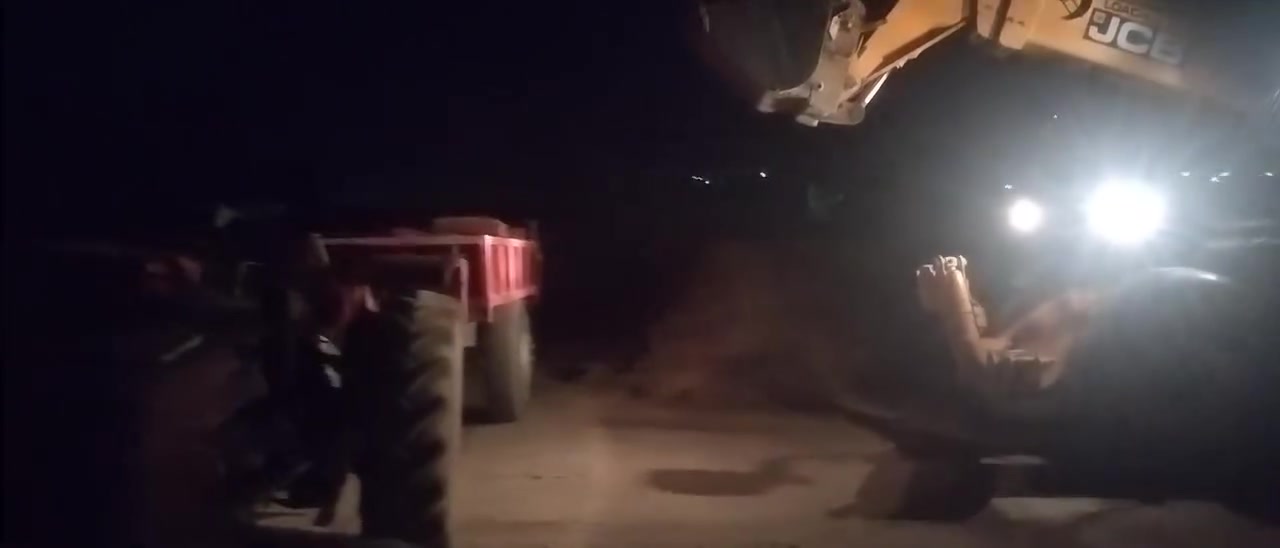عل بركت الله 
مستمرين في عملنه ليلآ ونهار 
رمل بناء درجه وله شرط 
متواجدين عل ٢٤ ساعة ***********
