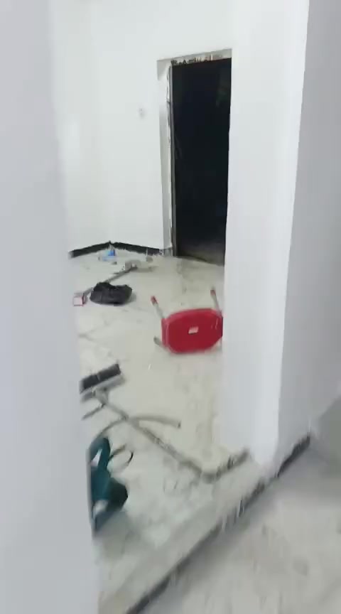 بيت تجاوز للبيع في منطقه الدوره حي الصحه مساحه 150اشتريته وهديته للكاع وبنيته هستوهم طالعين منه العمال يتكون من غرفه نوم وصاله ومطبخ وحمام وتواليت سعره 30وبي مجال  للشراي ***********
