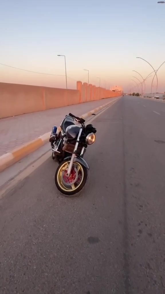 السلام عليكم دراجه للبيع CB4 /400 كفاله عامه مال رمبه نزول جديد ٢٠٠٦ كابريتر سعرها ٢٢ وبيها مجال مايعجبك لاتتصل ***********
