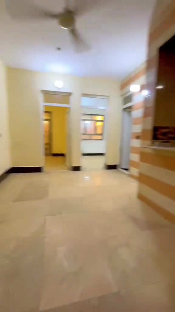 شقة للايجار  🏠🏗️

📍الموقع زيونة محلة710 

📌📝التفاصيل 
تتكون من غرفتين نوم وصالةوحمام ومطبخ منفصل وصالة طابق اول درج بالكون موجود 
كهرباء ⚡️ خصخصة  

#تفاصيل أكثر داخل الفديو 🔻

☎️☎️
لمعرفة باقي التفاصيل يرجى الاتصال
*********** اتصال واتساب 

#في_حال_عدم_الرد_على_الاتصال_قم_بأرسال_رسالة_نصية_عبر_الواتساب_في_حال_أستفسار_عن_عرض_أو_طلب_عرض

#نستقبل_جميع_عروضكم_البيع_والايجار

#يوجد_لدينا_عروض_مميزة_في_كافة_أنحاء_زيونة_بيع_أيجار_شراء_قطع_أراضي

#متابعة_الصفحة_للأستفادة_من_العروض_الجديدة

#مجموعةعقارات #الشرق #الأوسط أختياركم_الافضل
