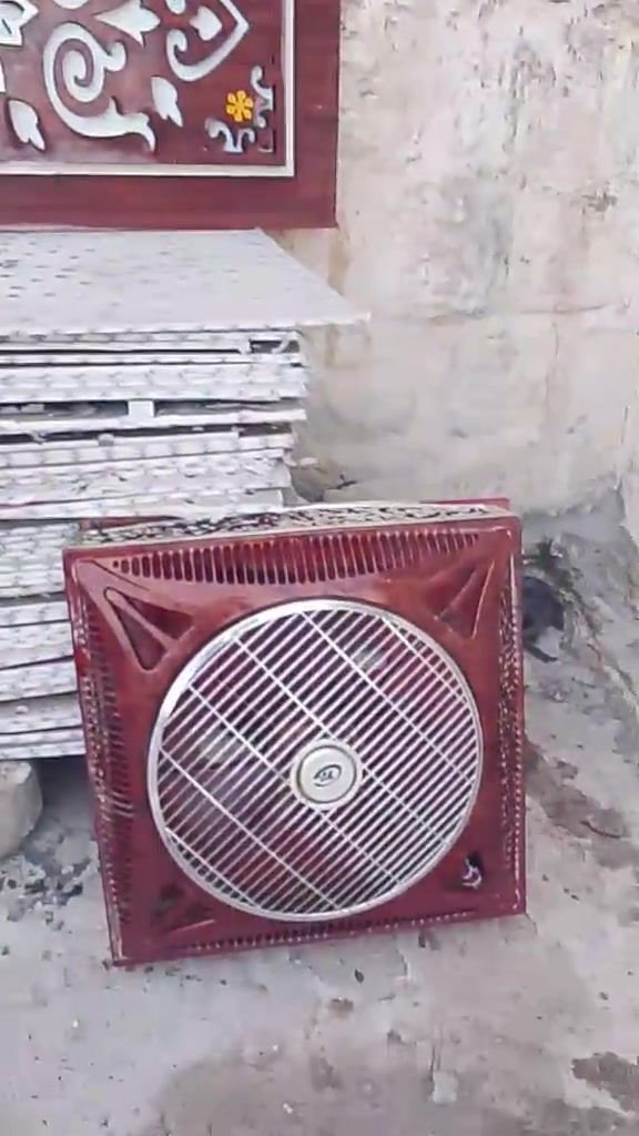 سقف ثانوي • غرفة وهول • نضيف