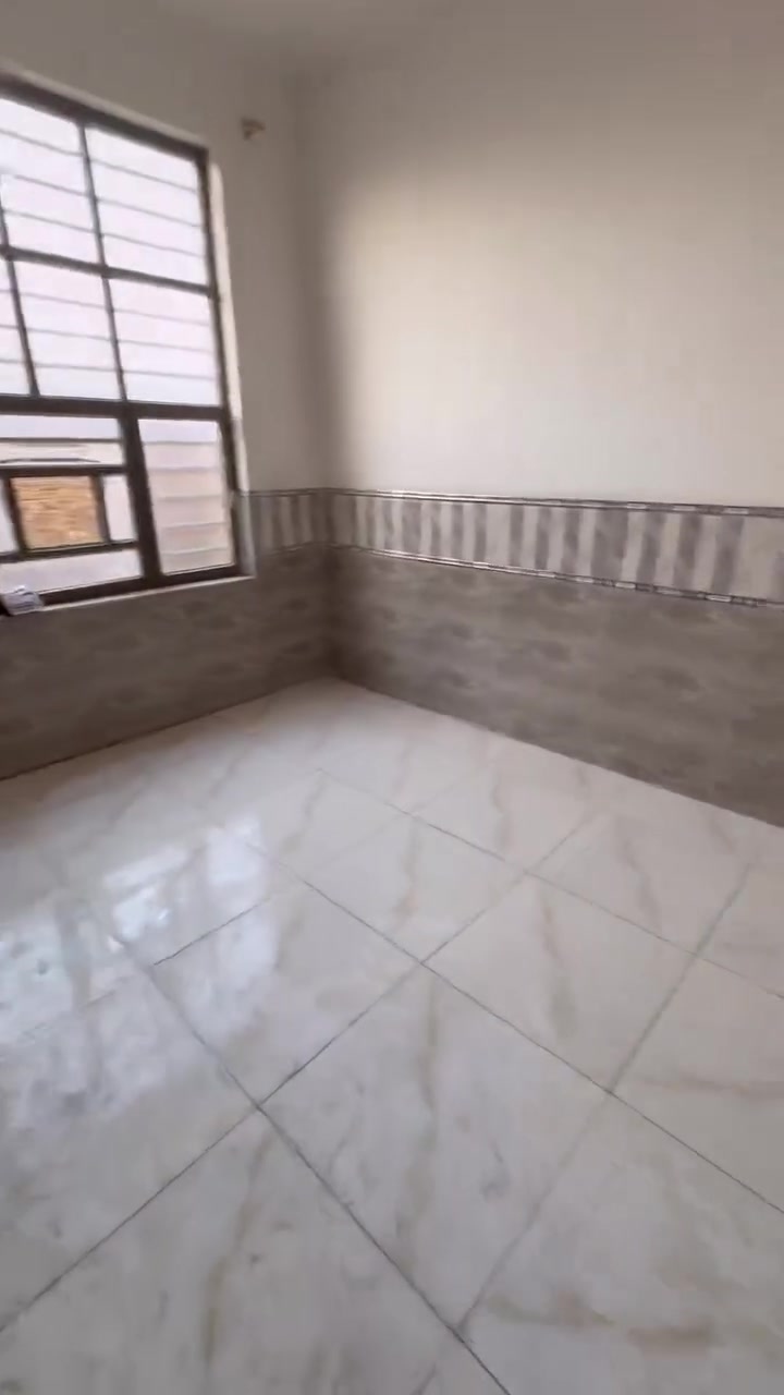 السلام عليكم
شقه طابق اول حديثه جاهزه من كلشي
معزوله لوحيده فقط بالعماره 
تفاصيل بالتصوير 
عنوانها الشعب مدخل محطة سما بغداد 
للستفسار ***********
