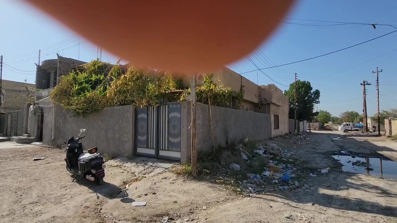 بيت مساحه 200 ركن في منطقه الألفين
يحتوي على غرفتين وهول وستقبال نافذ على المدارس وسوق الاربعتالاف 
سعره جدا مناسب الاستفسار على الرقم ***********
