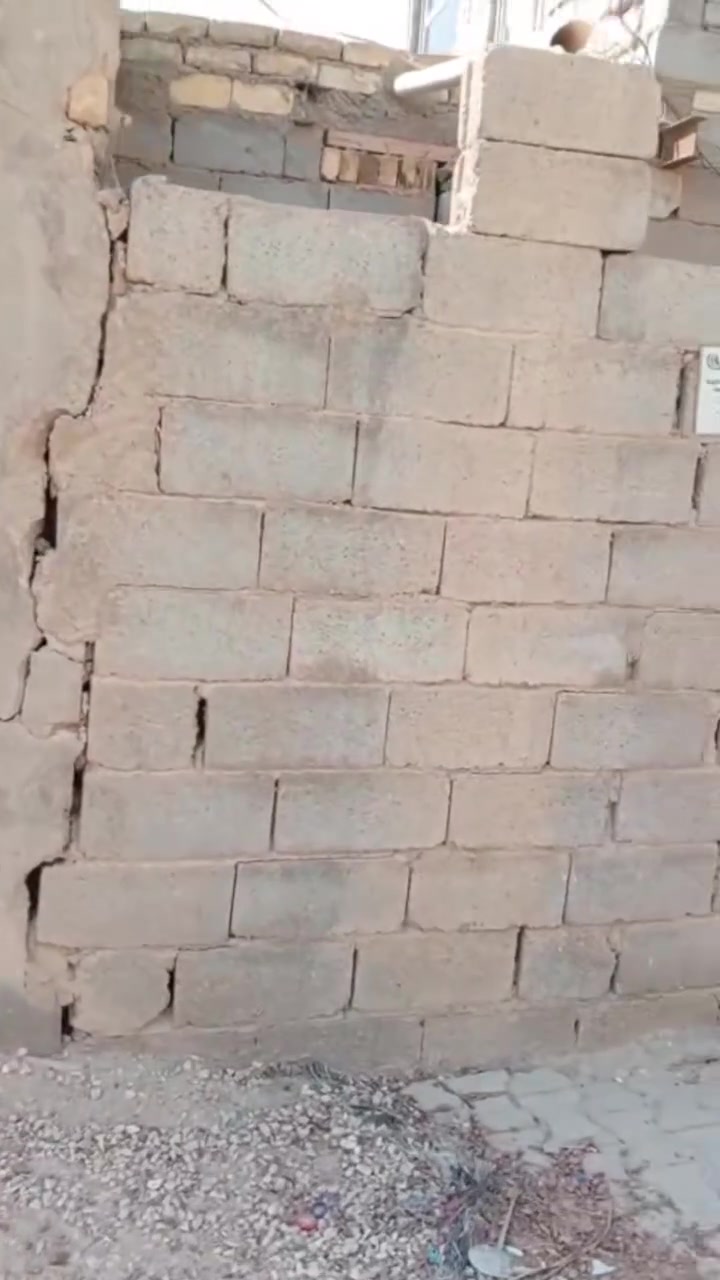 السلام عليكم ورحمة الله وبركاته

دار للبيع في كربلاء شهداء حي الموظفين (حي القائم) 

مساحة 272 متر واجهة 17 ونزال 16 

يحتوي على +غرفتان نوم + استقبال + مطبخ + حمامات عدد اثنان خارجية وداخلية + بيتونه + وطرمة + ترك جانب البيت + ترك داخلي للغرفه يصلح يصير سويت 

ملاحظة! البيت واقع حال يعني مكاتبة فقط 

للاستفسار الاتصال على الرقم او التواصل على الواتساب
***********

ملاحظة غير متواجد على الماسنجر
