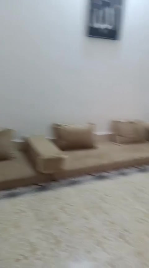 السعر 75 البيع نقدا بيت ٢٠٠م طابو صرف طابق ونص غرفتين نوم وصالة واستقبال ومطبخ وصحيات خارجية وداخلية وصالة كبيرة بالطابق الثاني بناء حجر وسعر مناسب المكان رمادي 6كيلو تواصل واتساب *********** ابو مصطفى البيت الذهبي
