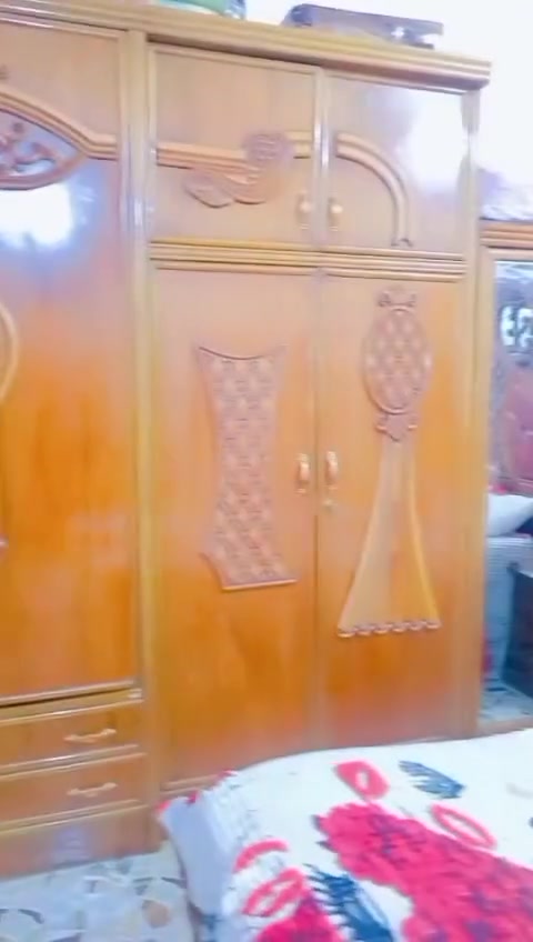 غرفه اخشاب للبيع جديده صاج انجاره شخط ما بيه سعر 800 وبيه مجال مكان واسط الصويره رقم ***********
