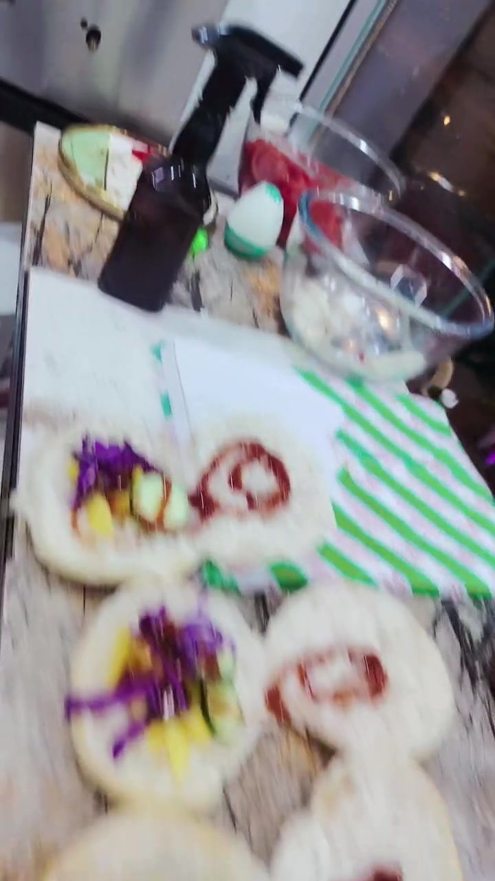 بيتزا ولحم بعجين إكسبرس العنوان شارع أبو ٣٠ قرب حسينيه الهواشم تشرفونا
يتوفر لدينا
بركر دجاج
صاج دجاج
بركر لحم
بيتزا بكافت أنواعها واحجامه
صاج ايطالي
لغم بركر
فنكر
يتوفر لدينا خدمة توصيل كل مناطق الفجر ماعليك بس تتصل ***********
