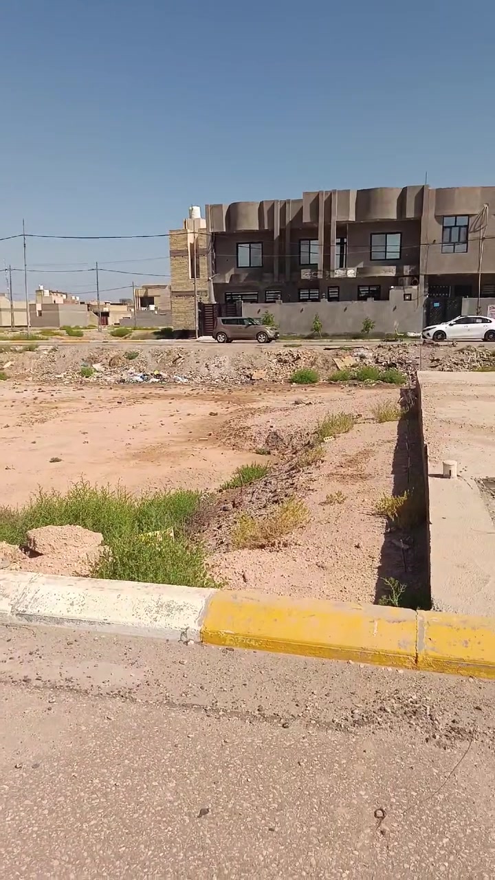 قطعة ارض ١٠٠ متر عامود ١٤٧ مجمع السيده رقيه***********
