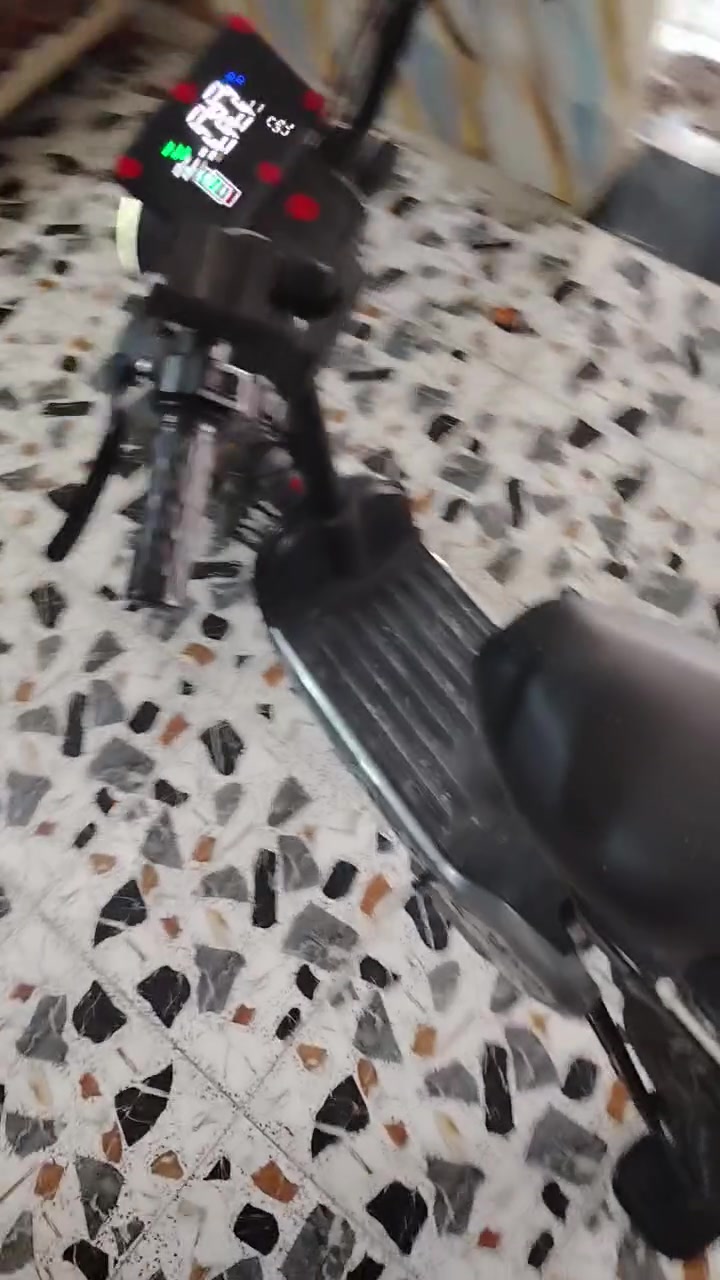 سلام عليكم دراجه شحن للبيع نضيفه ب ٢٠٠ وبيها مجال ***********
