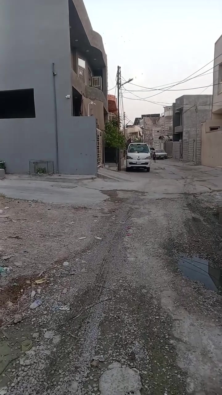 سلام عليكم قطعه للبيع طابو ملك صرف بعقوبه منطقه المجره المساحه 200 متر لاسعر 170 مثل مشاهدامامك بل فيديو لاستفسار تصل على هذه الرقم *********** او ***********
