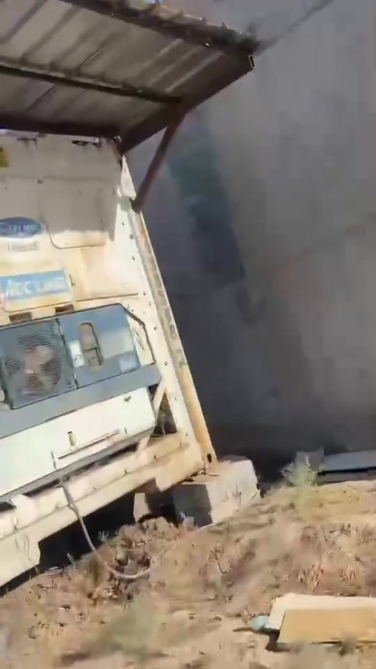 براد حاويه أمريكي من ماركة كارير ألامريكي الصنع شرط تجميد تحت الصفر شرط الفحص   نظافة 100٪ يستخدم لخزن التمور واللحوم عنوانا ديالى منطقة الحويش  الاستفسار ع الاتصال ***********
السعر 10 مليون بيه مجال بسيط 👇 وهاي فديو وصور توضح كلشي
براد حاويه أمريكي من ماركة كارير ألامريكي الصنع شرط تجميد تحت الصفر شرط الفحص   نظافة 100٪ يستخدم لخزن التمور واللحوم عنوانا ديالى منطقة الحويش  الاستفسار ع الاتصال ***********
طول 12 متر كمية التخزين 25 طن
