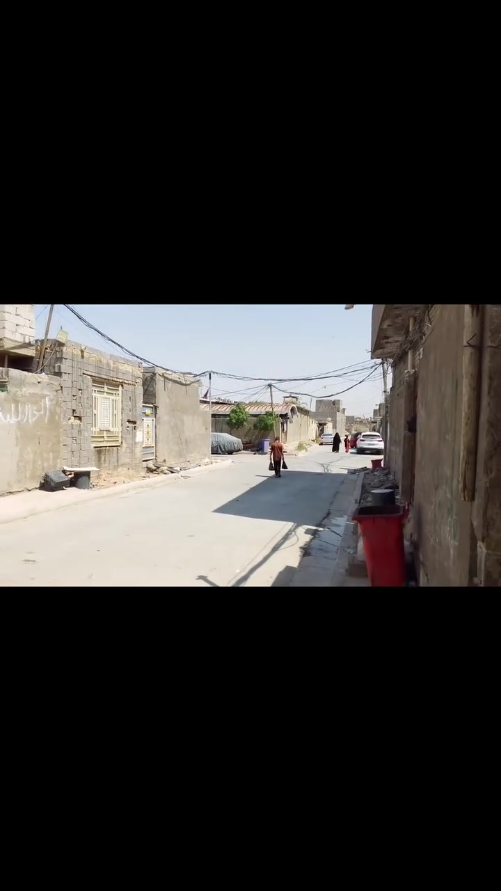 سلام عليكم مرخصت مدير لكروب بيت للبيع ميه مربع يحتوي علا استقبال سته باربعه وغرفه خمسه ب خمسه وصاله خمسه ب خمسه ومطبخ اربعه باربعه لبيت صب مسلح بنائه جديد مي كهرباء مجاري تبليط كله جديد عنوان لبيت ام الكبر شارع كوفي لصلطان يبعد عن شارع لعام ست أفرع ***********
