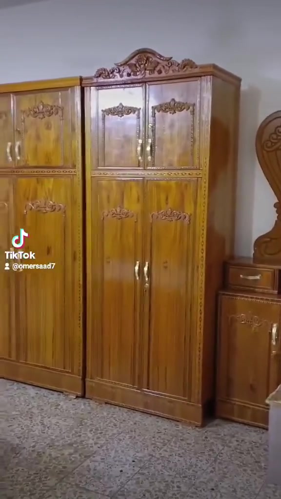غرفة ستة باب ملحق
ارتفاع الكنتور 235 سم مع التاج 
الخارج صاج ٤ ملم 
والداخل خشب جام ٣ ملم 
الظهر فتح وشد براغي 
القاعدة بلوك صاج
قياس سرير 
العرض ٢٤٠ سم مع الكومديات 
الطول ٢١٠ سم
جاهزة للحجز...
