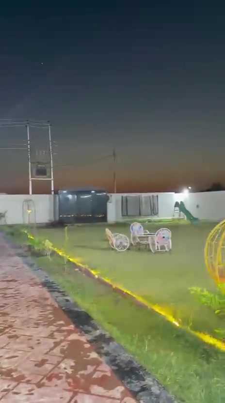 عروضنا ما تخلص 😉
زبائن الكرام سوينة لكم عرض لفترة محددوة مع مزرعه الماسه 💎💎
سعر الشفت الصباحي 250 ❌
صار  بس 175 ✔️ 
سعر الشفت المسائي 300 ❌
صار بس 225 ✔️
💫🌴 مـزرعه الماسه💎💎
ه – راحتك الخاصة في قلب بغداد 🌴💫
استرِخه… وانسى اجواء  المدينة 🌿
هنا المكان الذي يجمع الراحة والرفاهية والطبيعة في تجربة ما تتكرر!
تفاصيل مزرعه 🌸🙅‍♂️
مسبح داخلي 🏊‍♂️
جلسات مطله على المسبح 🪑
حديقه بمساحه واسعه 🌸
صاله 🛋️
غرف منام 🛏️
مكان خاص للشواء 🔥
صحيات 🚽
موقف للسيارات 🚘
كهرباء 24 💡

***********
