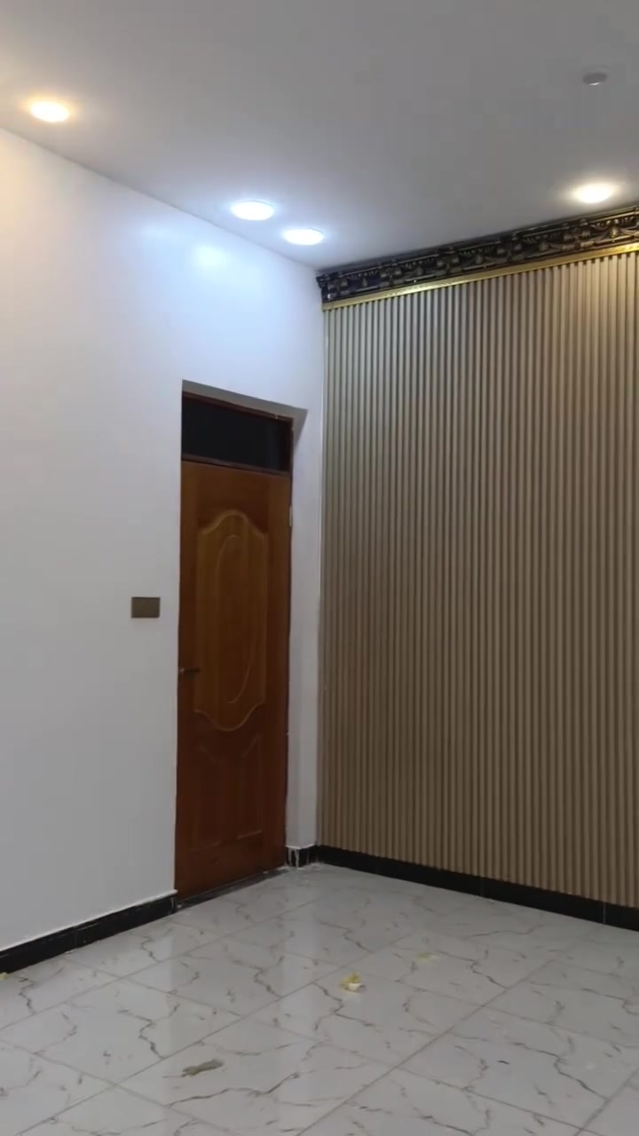 سلام عليكم الي يريد خلفه مال صبغ بيوت داخل  ديكورات واجهيات مع التصليح والترتيب اتصال على الرقم ***********

