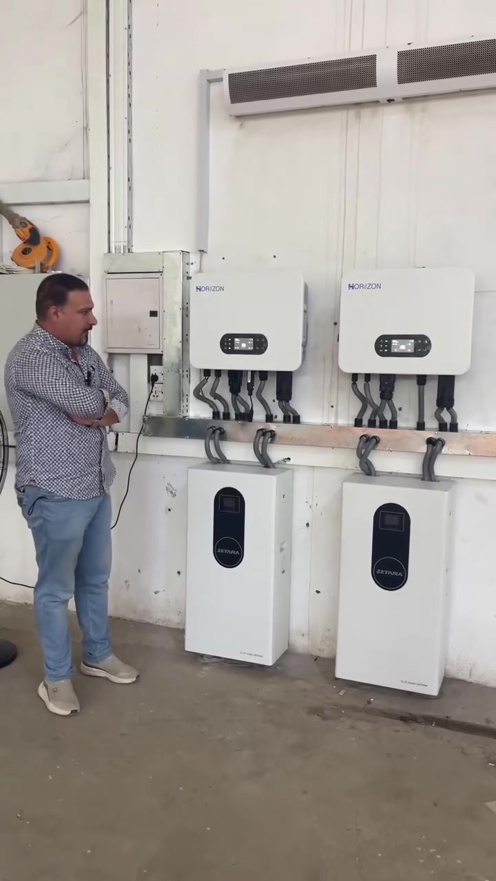 ☀️🔋 منظومة جديدة من تنفيذ شركة أبراج المهندسين للطاقة الشمسية

تم تجهيز وتنصيب منظومة متكاملة باستخدام إنفيرترات هورايزن مع البطارية العملاقة زيتارا Zetara، المصنعة خصيصًا لأسواق أمريكا الشمالية وأفريقيا.

⚡ أداء المنظومة:
🔹 65–70 أمبير نهاري
🔹 30 أمبير ليلي لمدة تصل إلى 4 ساعات
🔹 منظومة مصممة لتوفير أداء مستقر وموثوق للاستخدام المنزلي.

شاهدوا الفيديو للتفاصيل الكاملة عن المنظومة وطريقة عملها. 🎥

📞 ***********

📍 شركة أبراج المهندسين للطاقة الشمسية
ديالى – بعقوبة – شارع الدفاع المدني
مقابل معرض خريسان للسيارات
