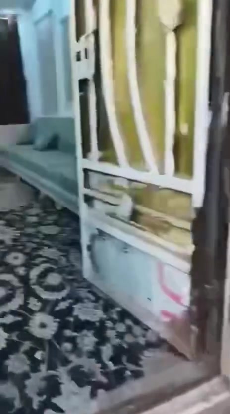 للإيجار
بيت حواسم  في الجبيله يحتوي على غرفتين نوم وصاله ومطبخ وصحيات سعر إيجاره 350 بيي مجال 
***********

