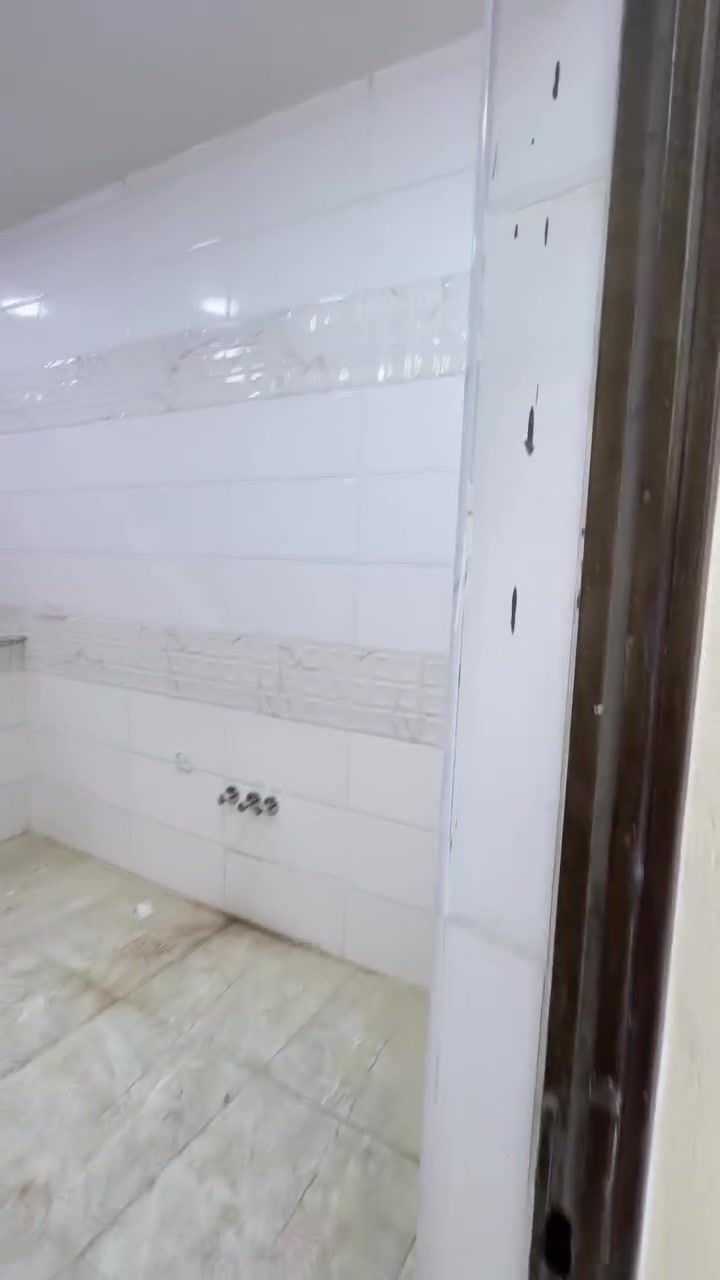 فرصة سكنية راقية ومميزة في كربلاء المقدسة! 🏡✨
بيت طابقين بتصميم حديث وموقع استراتيجي على شارع عريض، جاهز للسكن الفوري وبناء نظيف يلبي كل طموحاتك.

📍 الموقع: كربلاء - حي الإمامين (شارع عرض 10 متر)

📐 المساحة: 50 متر مربع

🏗️ التصميم: طابقين

🧱 نوع البناء: درجة أولى ومواد أصلية

📜 النوع: طابو زراعي (سند 25)

💡 الخدمات: متوفرة بالكامل (ماء، مجاري، كهرباء)

💰 السعر المطلوب: 66 مليون دينار عراقي

للاستفسار والحجز أو لمعاينة البيت على الطبيعة، يرجى مراسلة الصفحة أو الاتصال على الرقم:

[***********]
