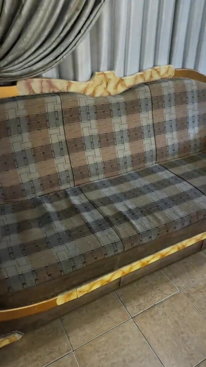 السلام عليكم 
متوفر تخم كامل للبيع مع الطبلات 
سفنج ضغط عالي خشب قوي وثقيل درجة اولى 
للاستفسار ***********
