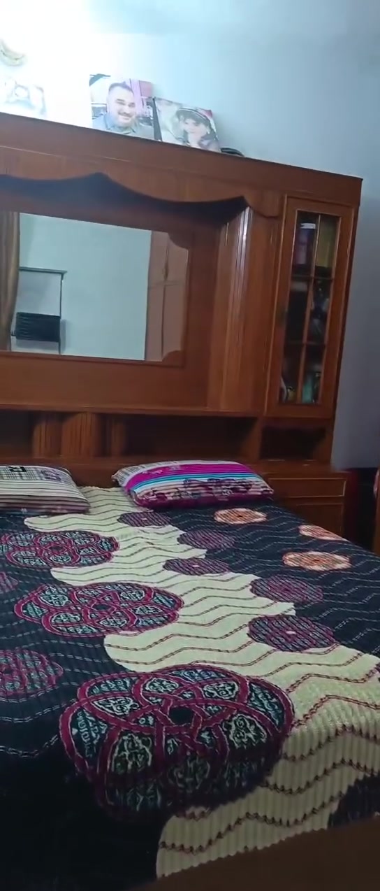 سلام عليكم غرفه اخشاب حطاطه للبيع ب٧٠٠ وبيهه مجال
المراسله واتساب فقط ***********

