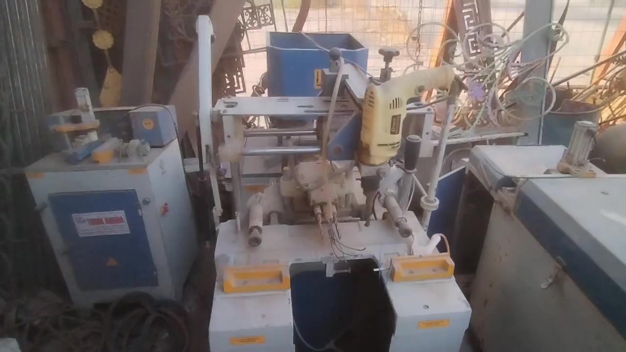 سلام عليكم معمل في بي سي ثري فيز للبيع كامل او كمبرسر هوه للبيع شغال  مكانه حله كفل مفرك الشهابيه 
الاستفسار اتصل عل رقم 
*********** 
انا مكلف بلنشر
